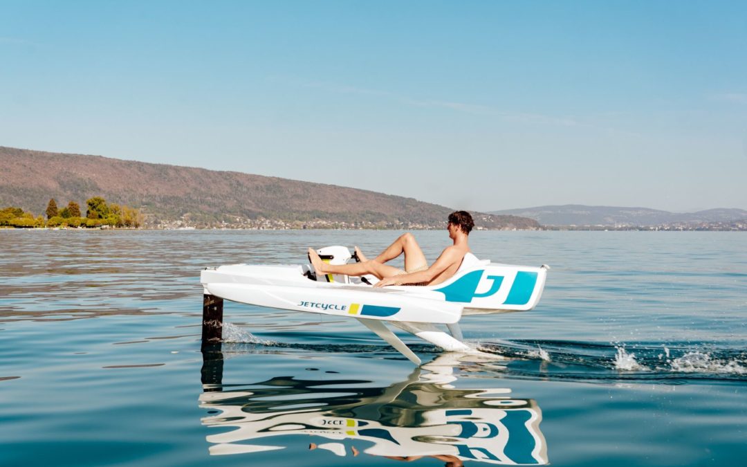 Louez le E-JetCycle sur le lac d’Annecy